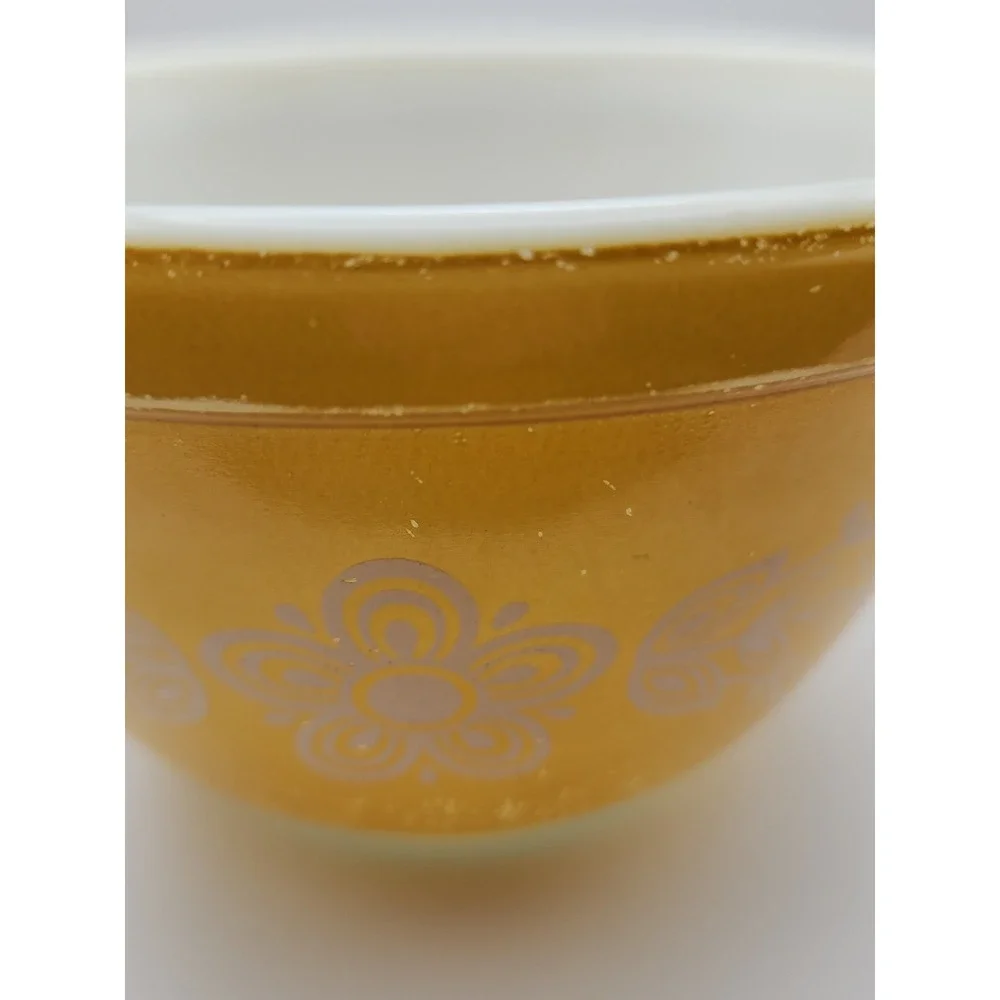 Vintage Pyrex 401 1.5-pint mixing bowl in the Golden Butterfly pattern